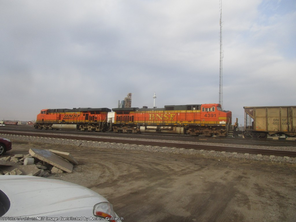 BNSF 4391 + 5794